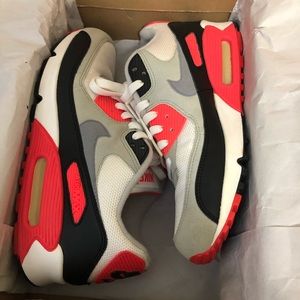 EUC Airmax 90 wht/gry/blk sz8.5 men/10.5 wn